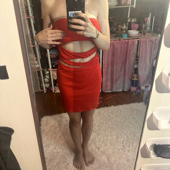 💕 NWOT Red Strapless Cutout Dress - Picture 2 of 2